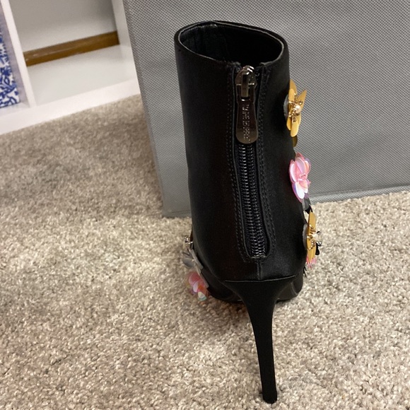 💛💛Cape Robbin floral black booties - Picture 4 of 7